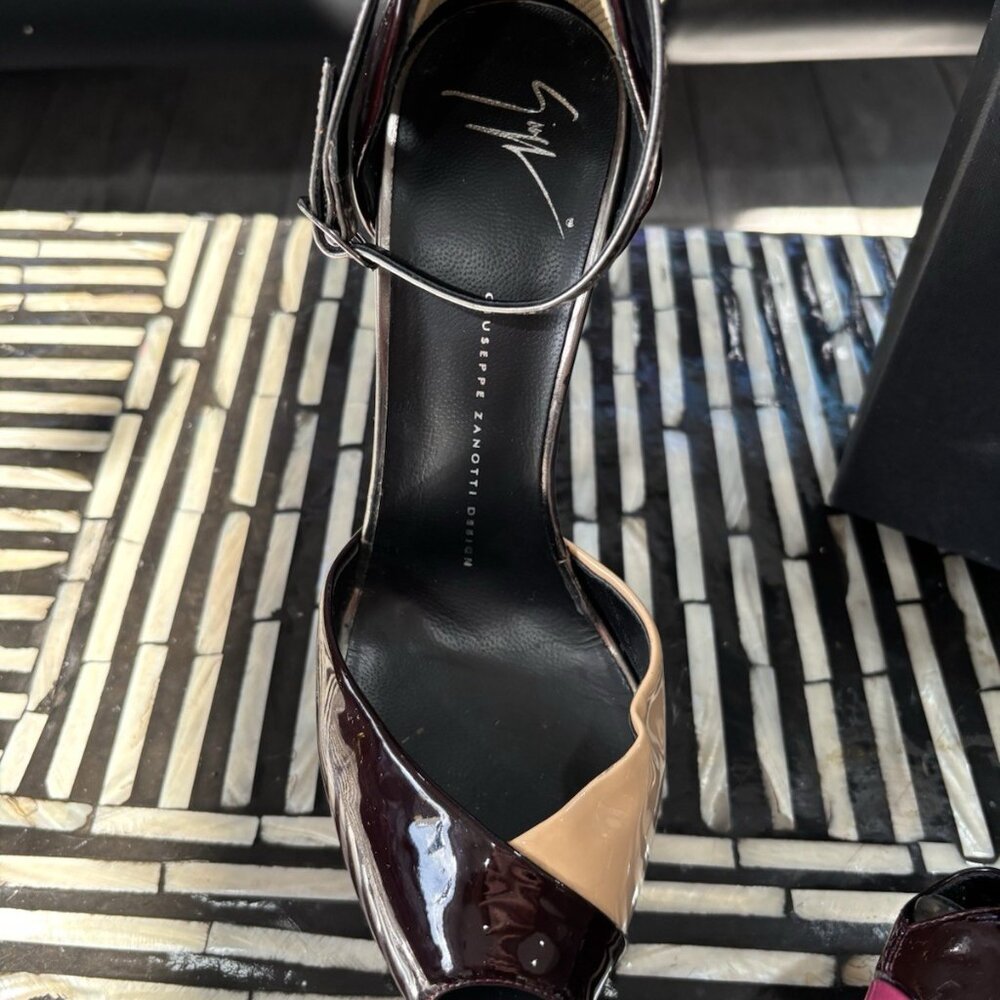 Giuseppe Zanotti Patent Burgundy Open Toe Heels - Picture 5 of 11